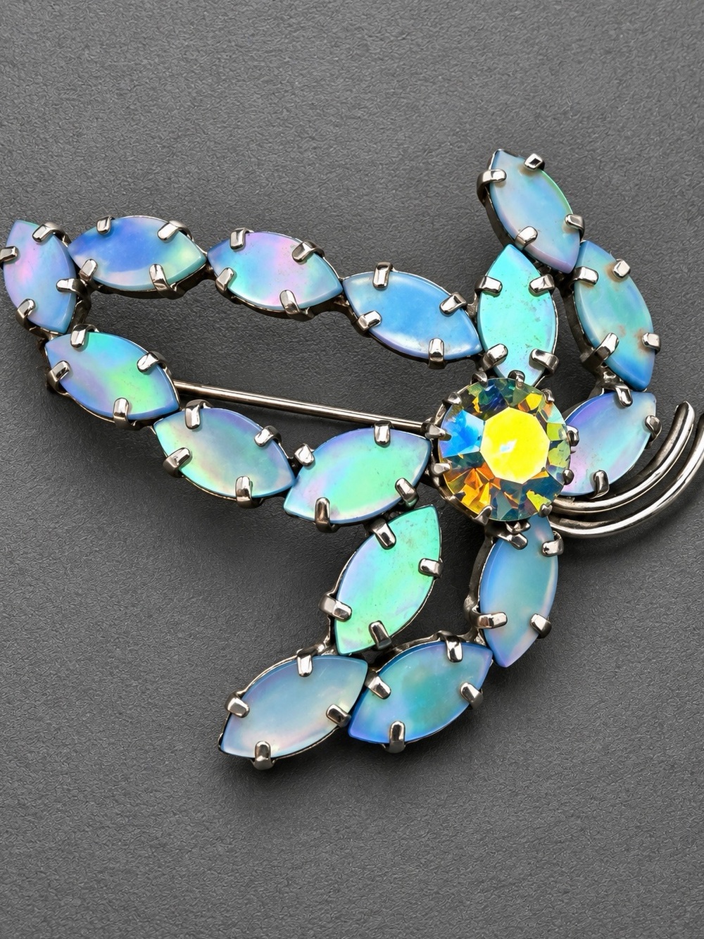 Vintage Art Deco Leaf Brooch #cz516